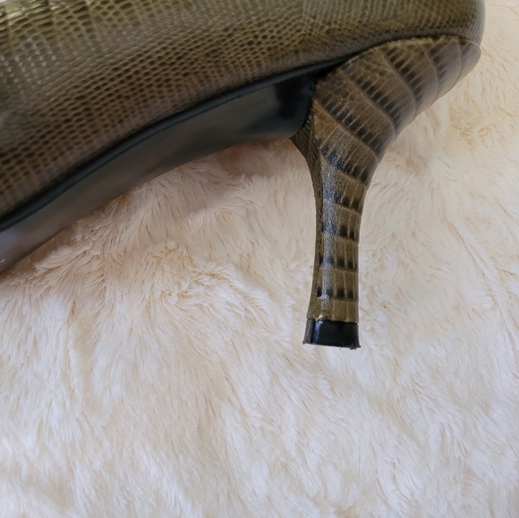 Shoes - Picture 2 of 6